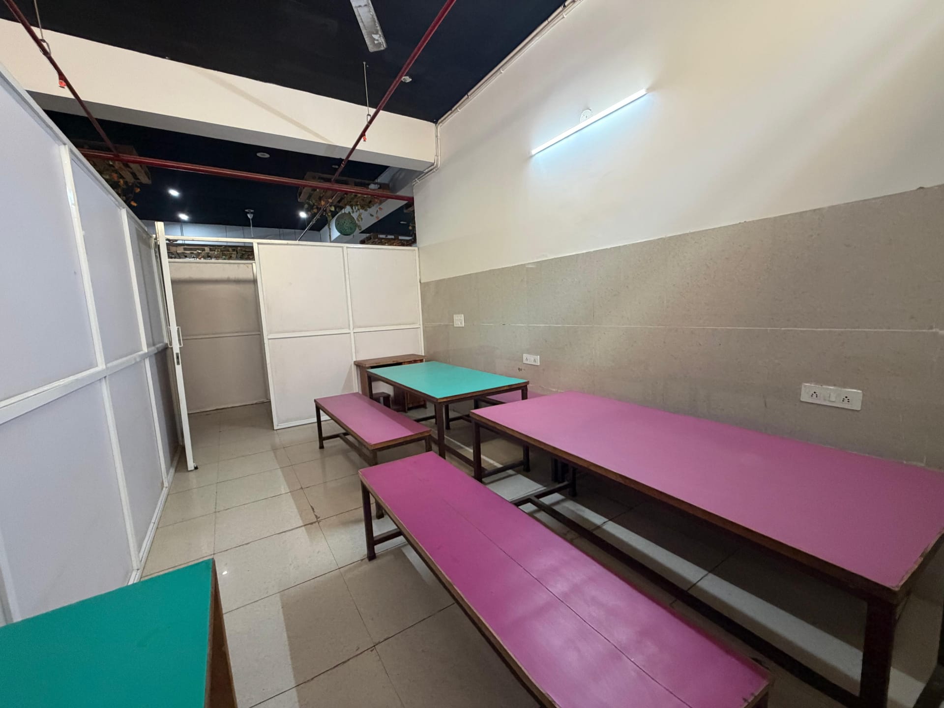 White House Girls Hostel Gallery Image 10